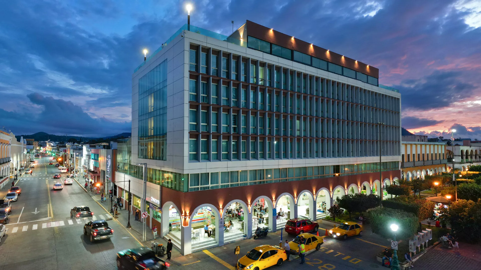 Fachada del Hotel Fray Junipero en Tepic